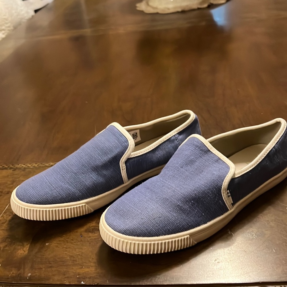 TOMS women shoes NWOT
